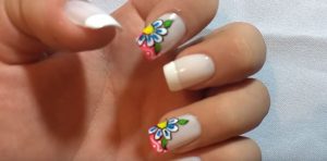 pintar uñas con flores