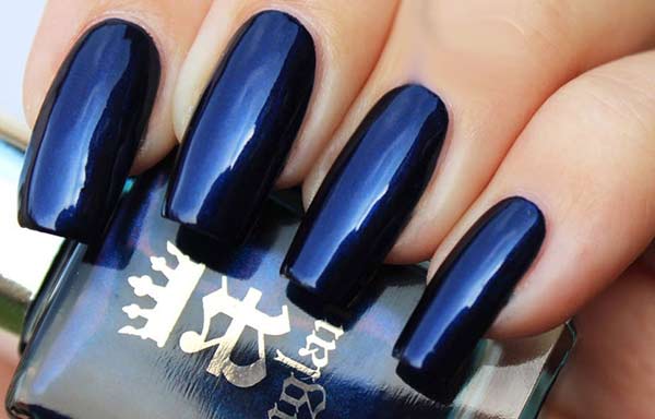 decoracion de uñas en color azul